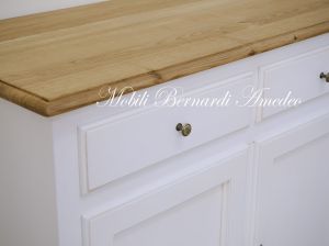 Credenza in legno massiccio con finitura colore bianco e top in legno di rovere lunghezza 2 metri